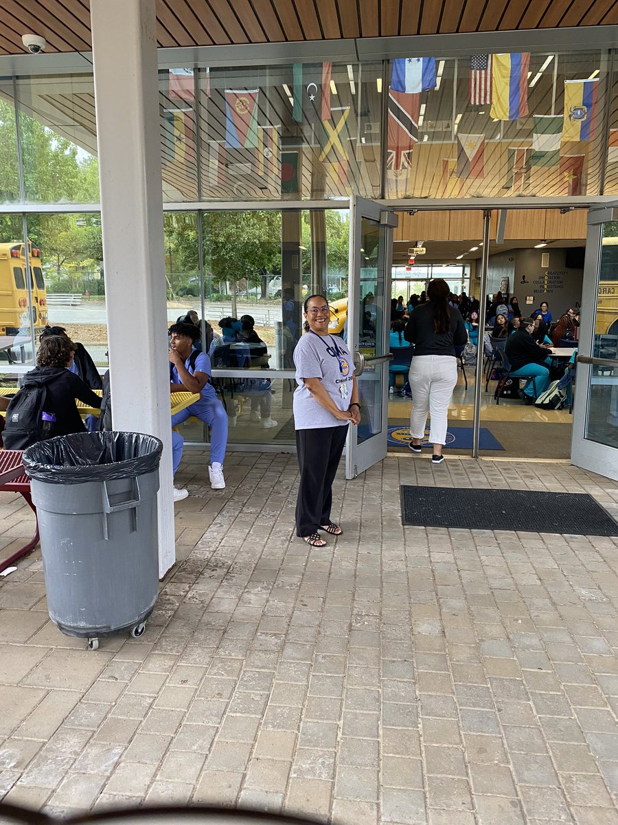 cityofmedicine's tweet photo. We’re back!!!😁
This morning, CMA Staff welcomed students back for an amazing school year! https://t.co/8xMuawvxdo