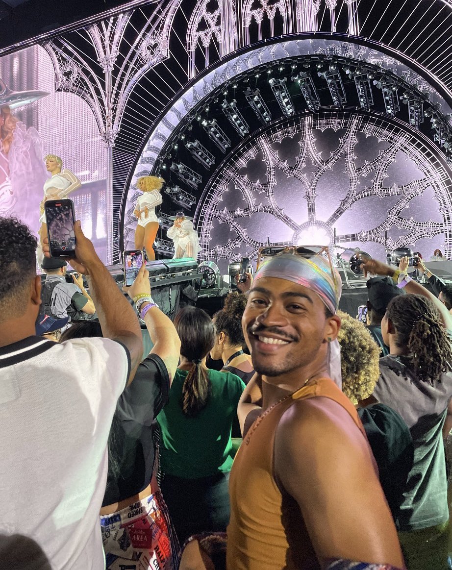 _justgs's tweet photo. The Experience Of A Lifetime 🪩✨
#RENAISSANCEWOLRDTOUR https://t.co/gilYVeOL3Z