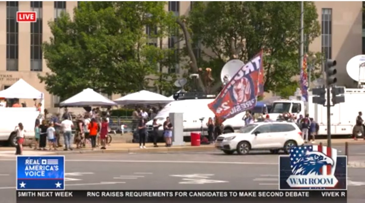 JackPosobiec's tweet image. Massive Trump flags now flying outside DC courthouse

5 hours until Trump arraignment