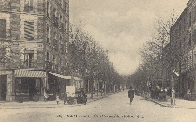 VilleSaintMaur's tweet photo. 📸 Voyage dans le temps au début du XXème siècle avec cette carte postale ancienne de l'Avenue de la Mairie, prise depuis le perron de l'Hôtel de Ville ! 😍🏛️

👉 Un grand merci à nos collègues des Archives Municipales de nous faire découvrir régulièrement leurs trésors 🤩 https://t.co/XSFqv3V2xg
