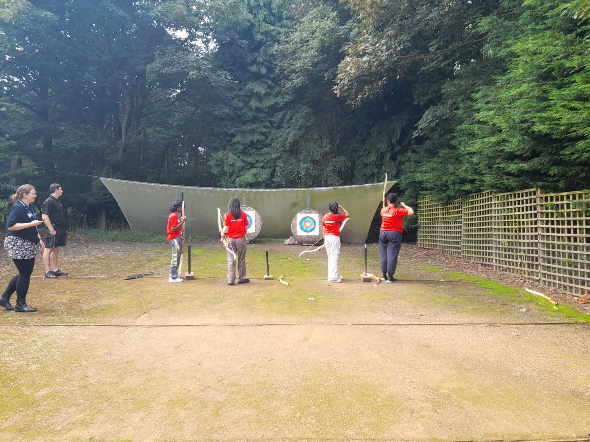 UoL_Contextual's tweet photo. And our other group at Herd Farm are learning some archery skills and bushcraft techniques - Bear Grylls eat your heart out! #RFESS23 https://t.co/NnauFd25th