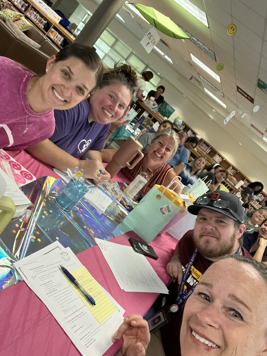 Andrea Strom tweet media