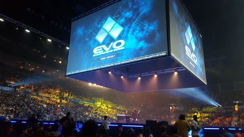 ScelGH's tweet image. [THREAD]

LES MEILLEURS EVO MOMENTS !!!

H-24 avant le coup d'envoie de l'#Evo2023, un event légendaire dans la communauté des jeux de combat depuis des années qui aura eu son lot de moments cultes !

Histoire de se mettre dans l'ambiance, voici un petit best of condensé 🙌