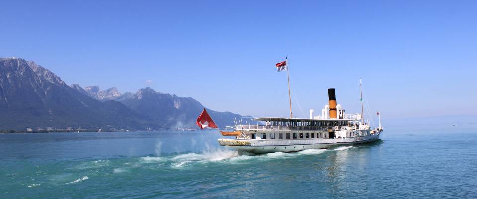 ontherhone_com's tweet photo. Voguer en bateau sur le lac Léman de ville en ville, entre les rives de Suisse et de France ?
Zoom sur la CGN, la Compagnie générale de navigation en Suisse :
https://t.co/0YZ28jVCiE

#Suisse #France #LacLeman #CGN #transport #bateau https://t.co/Xw53RymGy0