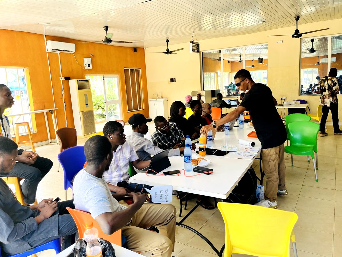 gdgoc_unilorin's tweet image. We're live 🎊🎊
The community members at GDSC Unilorin Live at Solutions Challenge Demo Day 2023 watch party 🎊🎊🎊
#solutionchallenge #gdsc_unilorin @Geektutor #DeveloperStudentclubs #DemoDay2023