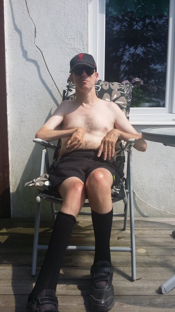 MattiasArvidss1's tweet photo. afternoon ladies and gentlemen. Happy #TanlineThursday. Wish you a fab one. #LFC #YNWA #JFT97 #Liverpool #Liverpool #LiverpoolFC #Lavia https://t.co/bbBNBkBkVL
