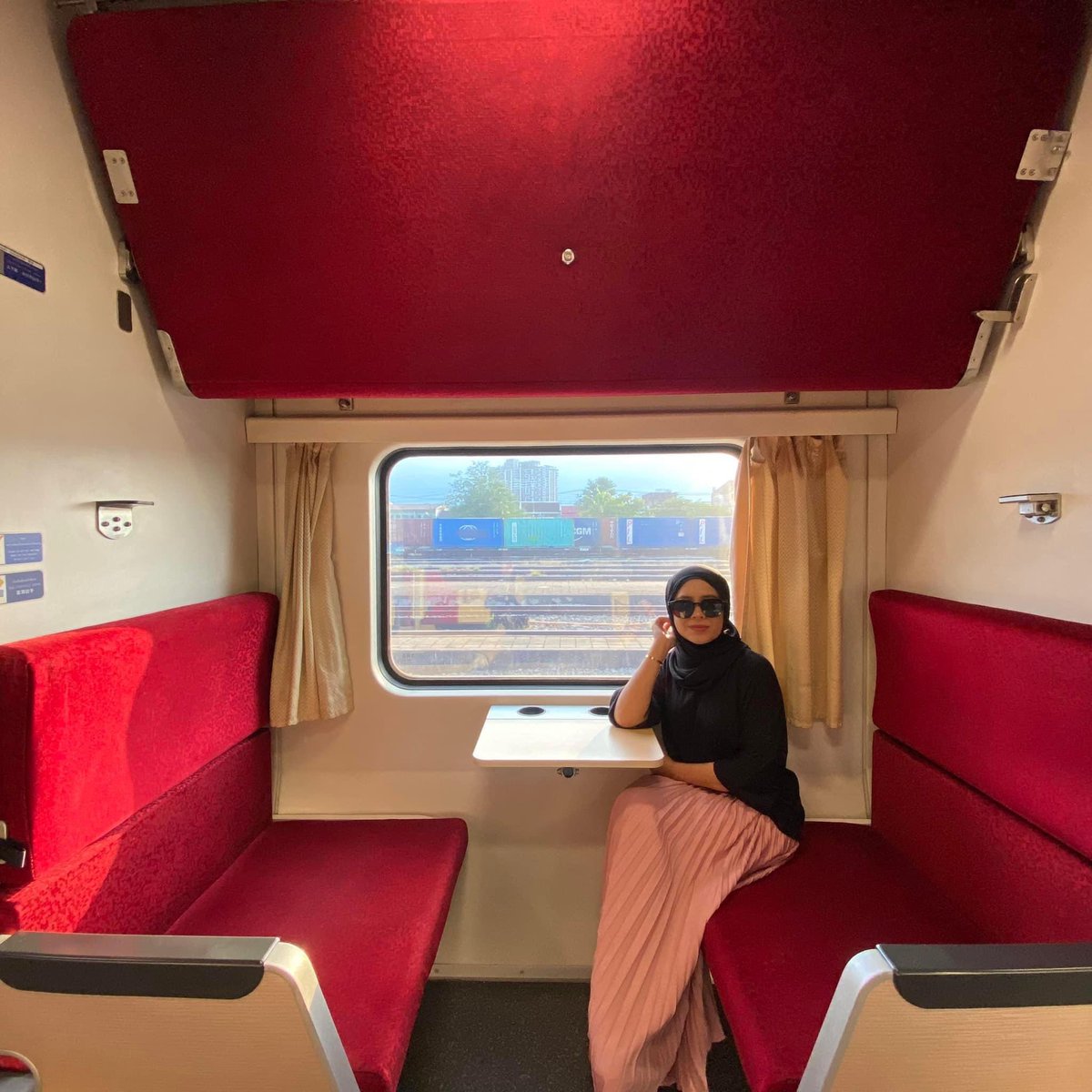 iwanqais's tweet photo. Then ada satu lg ni trip ke Kanchanaburi, Bangkok naik train dari Hatyai. https://t.co/AyRDOcMH6T