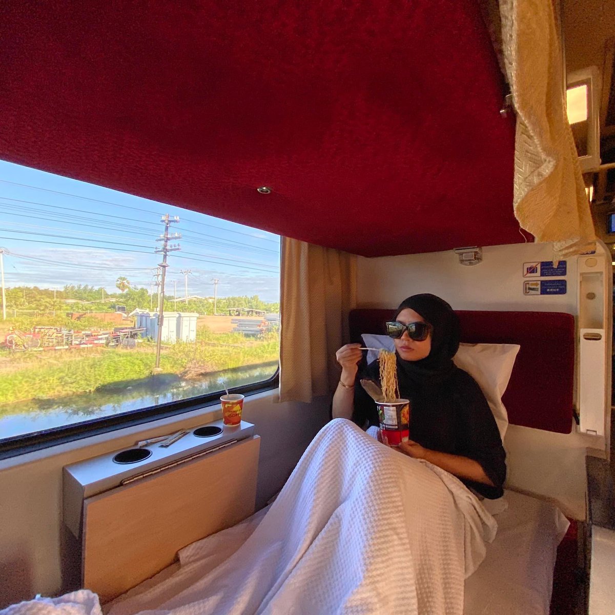 iwanqais's tweet photo. Then ada satu lg ni trip ke Kanchanaburi, Bangkok naik train dari Hatyai. https://t.co/AyRDOcMH6T