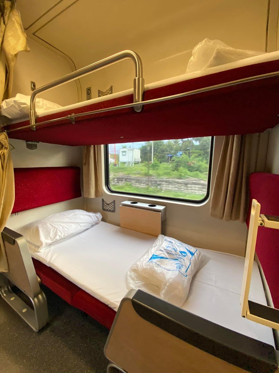 iwanqais's tweet photo. Then ada satu lg ni trip ke Kanchanaburi, Bangkok naik train dari Hatyai. https://t.co/AyRDOcMH6T