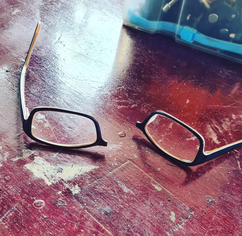 WESTSYSTEMEPOXY's tweet photo. @shiphappens1392 got creative when a pair of their glasses broke. WEST SYSTEM® Epoxy for the win.😎

#westsystemepoxy #westsystem #repair #epoxy #resin #hardener https://t.co/hp1PaygKA4