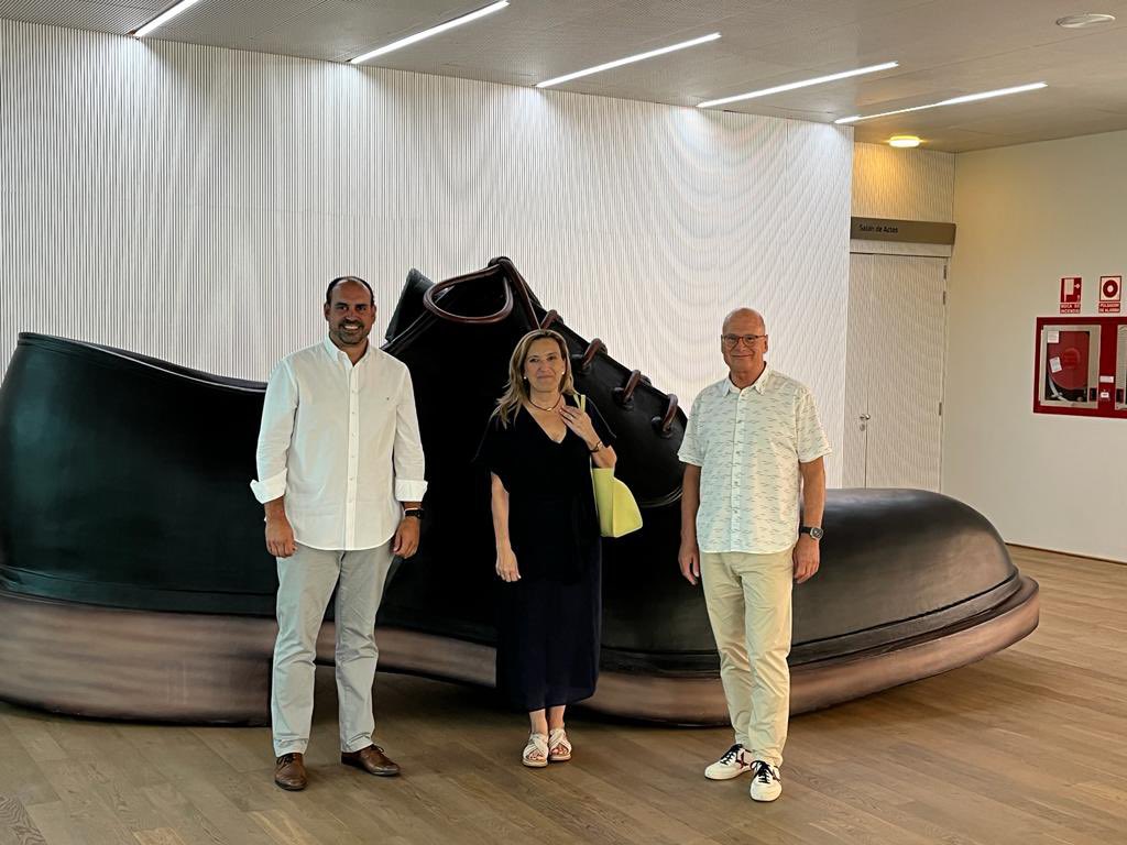 belindaleonf's tweet image. Hemos visitado el Centro Tecnológico Empresarial Alimentario (CTIC-CITA) y la semana pasada el Centro Tecnológico del Calzado (CTCR), con sede en Arnedo.

Hay un compromiso firme del Ejecutivo regional por reforzar y potenciar estos centros.
@lariojaorg