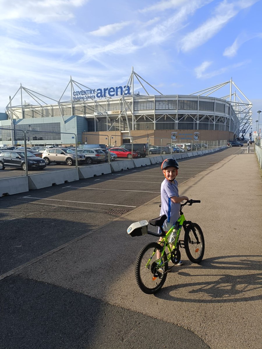 marcuspremier's tweet photo. This champ has cycled from London to Coventry raising a £1,000 in the process. @Coventry_City give him some love!! https://t.co/AFzrnrrRtu