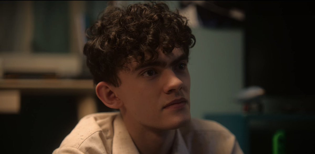 blorbodiaz's tweet image. holding on for dear life