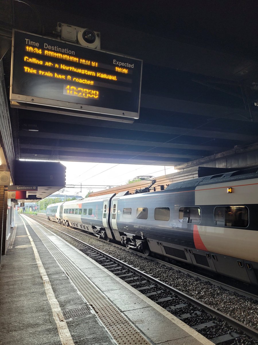 oldschool_STR's tweet photo. #vfb #vfbstuttgart1893
#vfbaway #auswärts
#backinblighty
#birmingham #westmidlands
#newstreet #crosscountry https://t.co/MWaxSQ0T2p