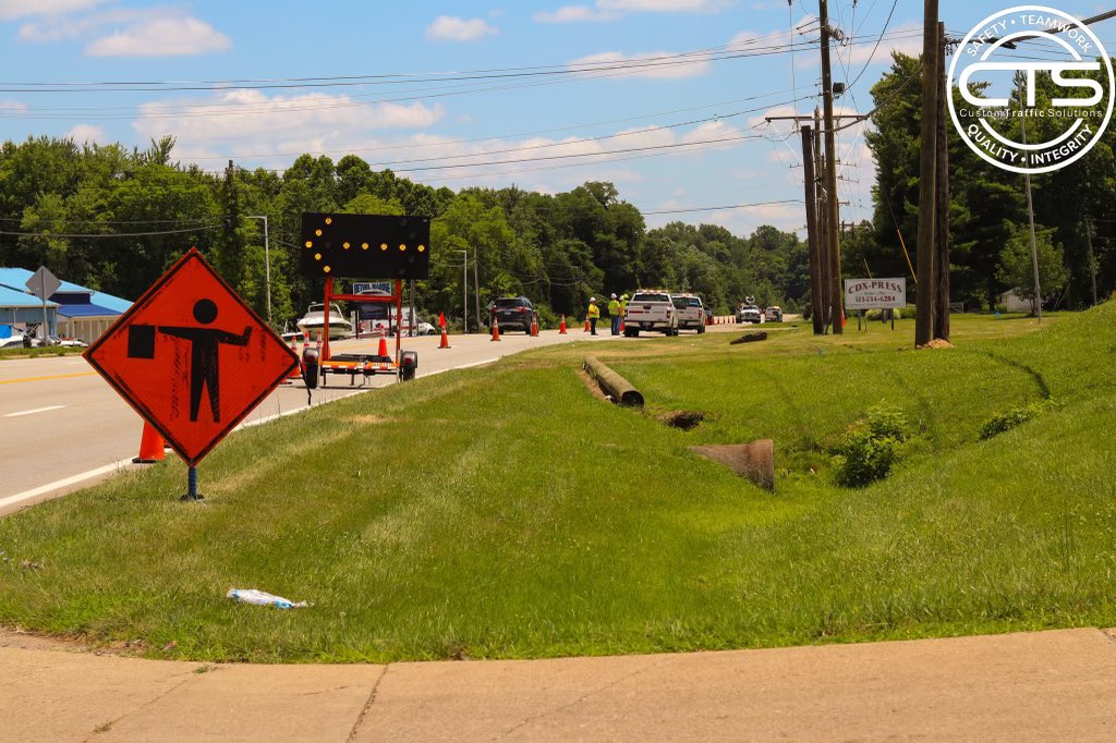 SafetyCustom's tweet photo. Navigating Roads with Safety at the Core! 🚦🚧 We ensure smooth flow and top-notch safety for all. #TrafficMasters #SafetyFirst #RoadWarriors
#CTS https://t.co/LFGIStt0dG