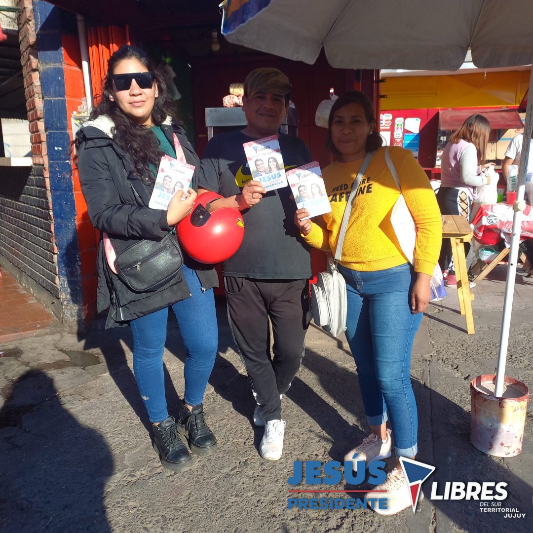 LDSJujuy's tweet photo. 🔵 Compañerxs del Merendero Luna Limón y área de comunicación entregaron volantes en Caracol y el Big Mall, informando sobre JESÚS ESCOBAR y MARIANELLA LEZAMA HID, candidatos para las próximas elecciones.
#Volanteada #JesúsEscobar #MarianellaLezamaHid #LibresDelSur #Jujuy https://t.co/fo08HvKN3t