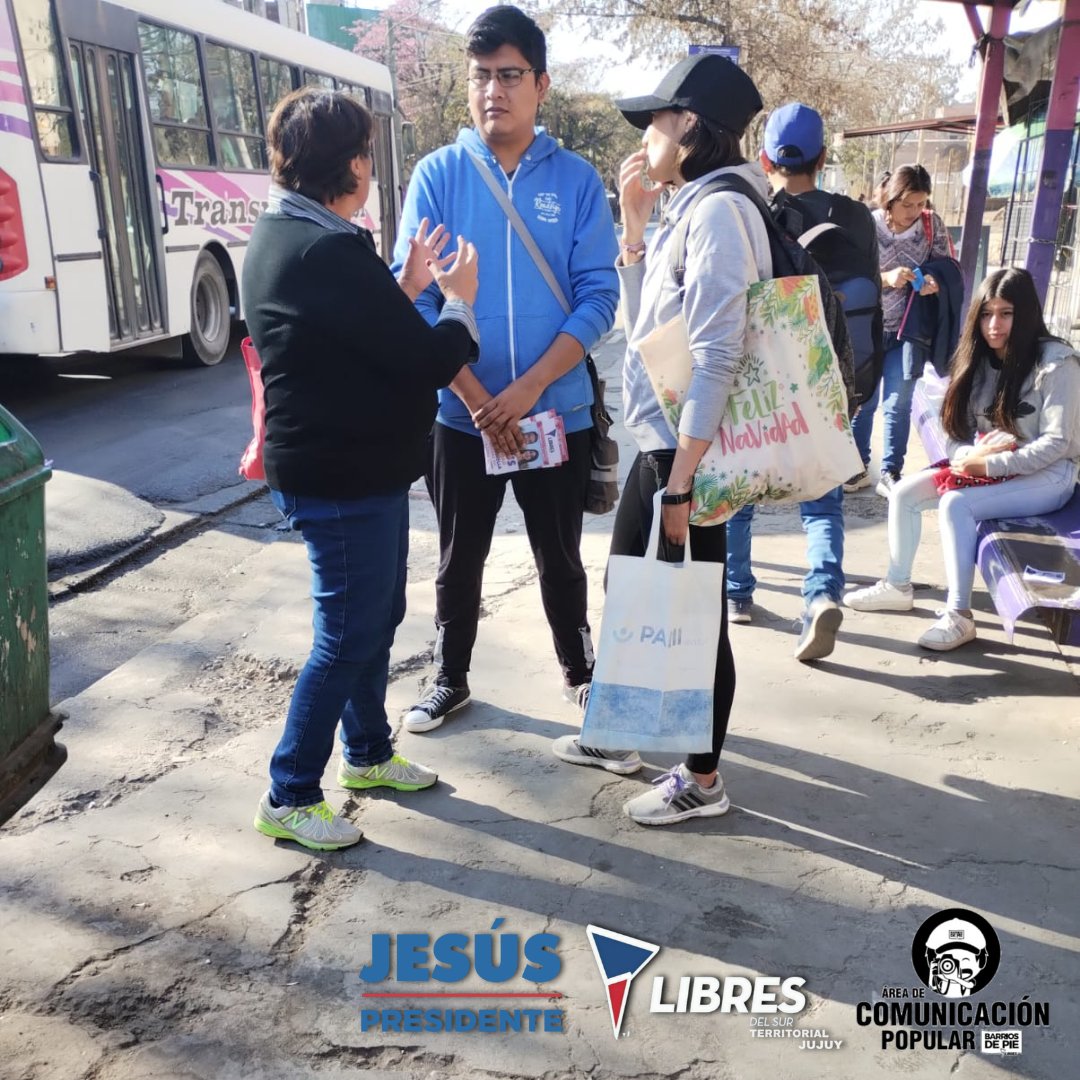 LDSJujuy's tweet photo. 🔵 Compañerxs del Merendero Luna Limón y área de comunicación entregaron volantes en Caracol y el Big Mall, informando sobre JESÚS ESCOBAR y MARIANELLA LEZAMA HID, candidatos para las próximas elecciones.
#Volanteada #JesúsEscobar #MarianellaLezamaHid #LibresDelSur #Jujuy https://t.co/fo08HvKN3t