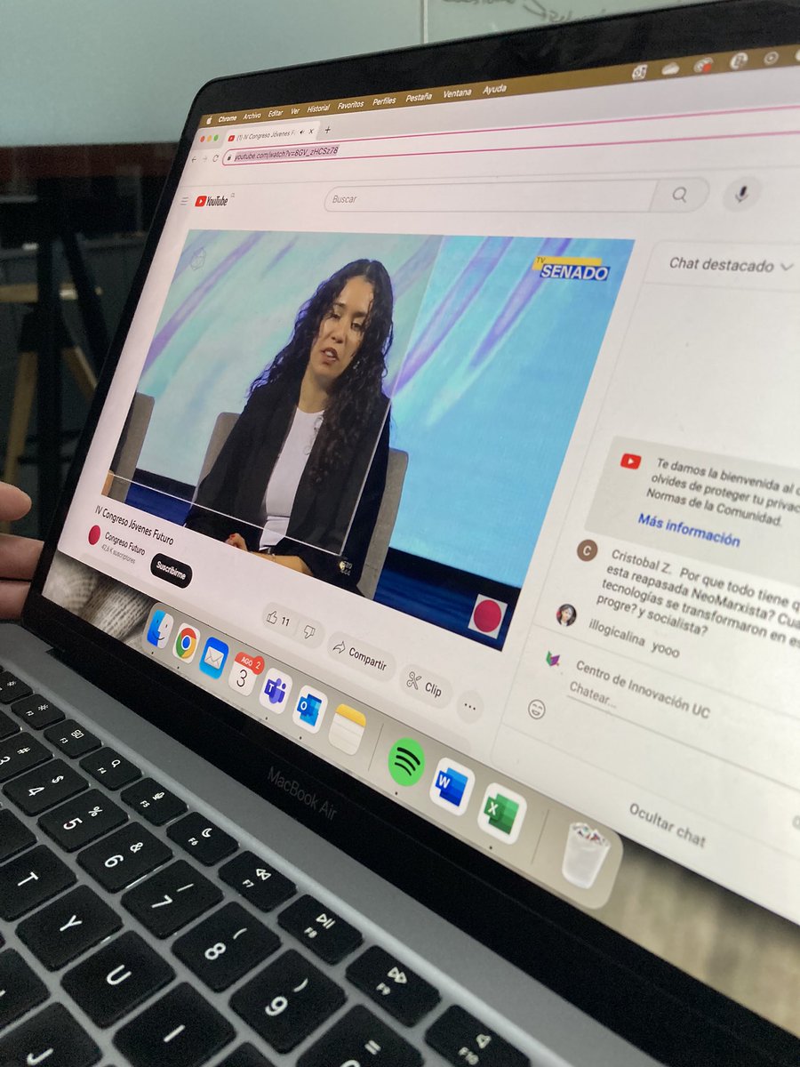 PameSV's tweet photo. Seca Rocío Ortiz!! Representado al @CentroinnovaUC en el IV Congreso Jóvenes Futuro 💡👏🏼 https://t.co/feKv26bA1P