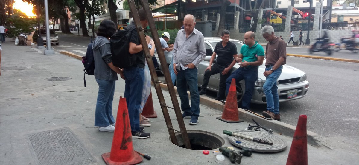 #3Agos Producto de una avería , permanece sin electricidad el edificio sede del Colegio Nacional de Periodistas en Avda. Andrés Bello, Caracas. Agradecemos solución al problema. <a href="/CorpoelecInfo/">Corporación Eléctrica Nacional</a> <a href="/CorpoelecInd/">Corpoelec Industrial</a> <a href="/NestorLReverol/">Néstor Reverol</a> @mppeevzla