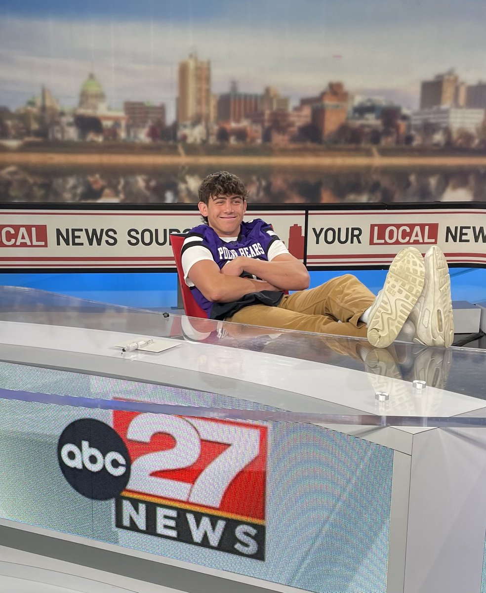 mildawg37's tweet photo. Each of our @NorthernFootbll guys trying out the anchor chair in the @abc27Sports studio! @NHSpbears @DearOldNorthern https://t.co/B7CELbGqua