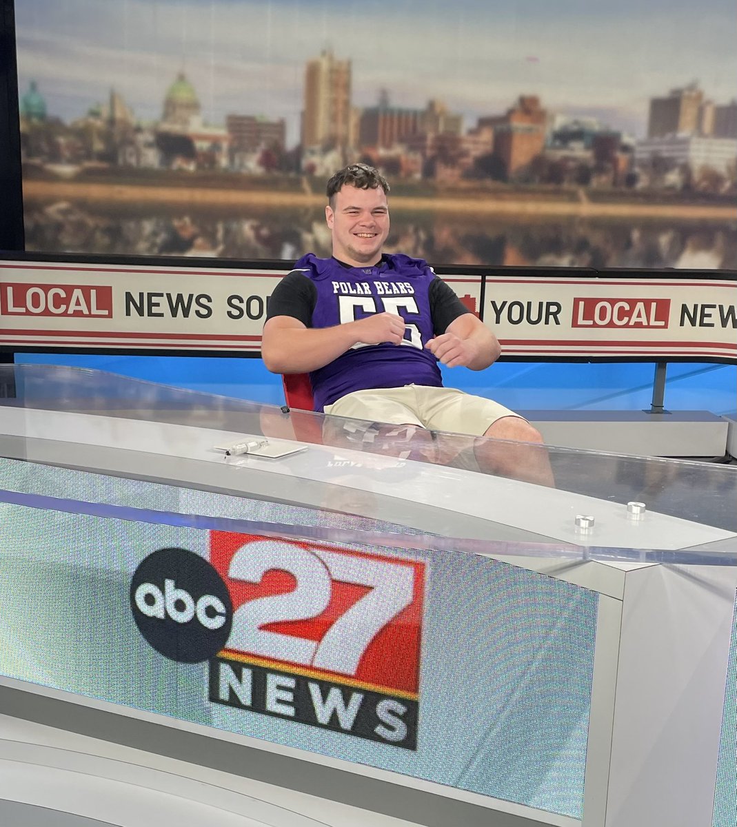 mildawg37's tweet photo. Each of our @NorthernFootbll guys trying out the anchor chair in the @abc27Sports studio! @NHSpbears @DearOldNorthern https://t.co/B7CELbGqua