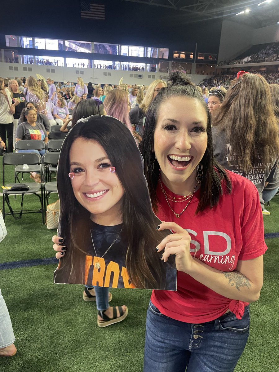 tannerrklein's tweet photo. Work for a district who shows you love even when you can’t make convocation!! Thankful for this district and school 🤩 @friscoisd @MinettElem @waldripm @danifry_math https://t.co/yx7mRPm3EK