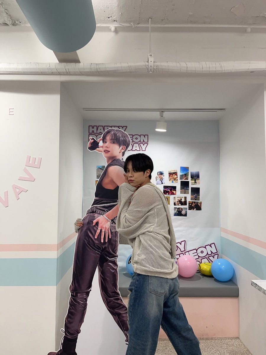 by_verivery's tweet photo. [#동헌]

 베러들과 함께하는 생일💜🤍 특별한 이벤트 준비한 만큼 재미있게 즐겨주셨으면 좋겠어요👏 혹시 너무 바쁘고 멀어서 못 와도 해외에 있는 베러뜰도 마음 잘 받았어요😍 허니야 다섯살 축하🤸‍♀️ https://t.co/pMd8nas62Q