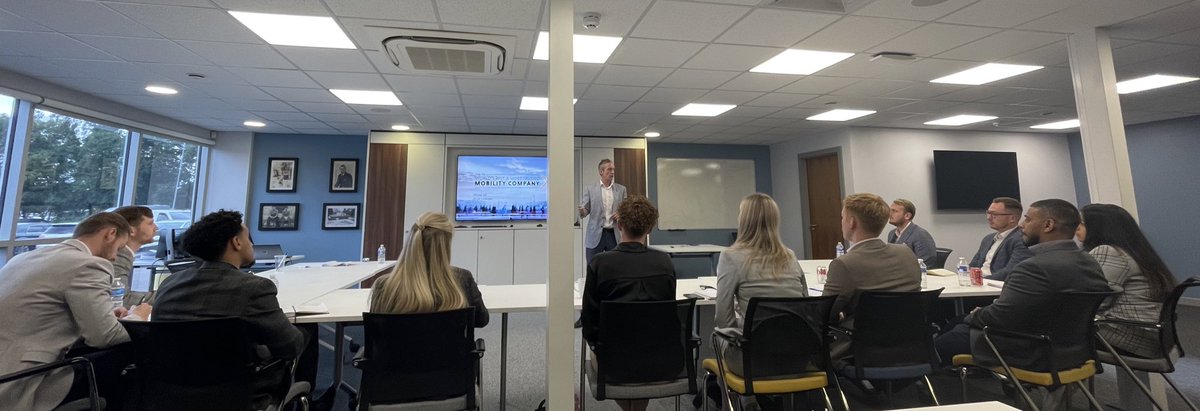 Awesome 1st session of the new #ExecutiveAcademy ARM programme today. <a href="/kierancregan/">Kieran Cregan 💙💛</a> leading the discussion with our elite BM’s. 

Thank you all for your participation 💚