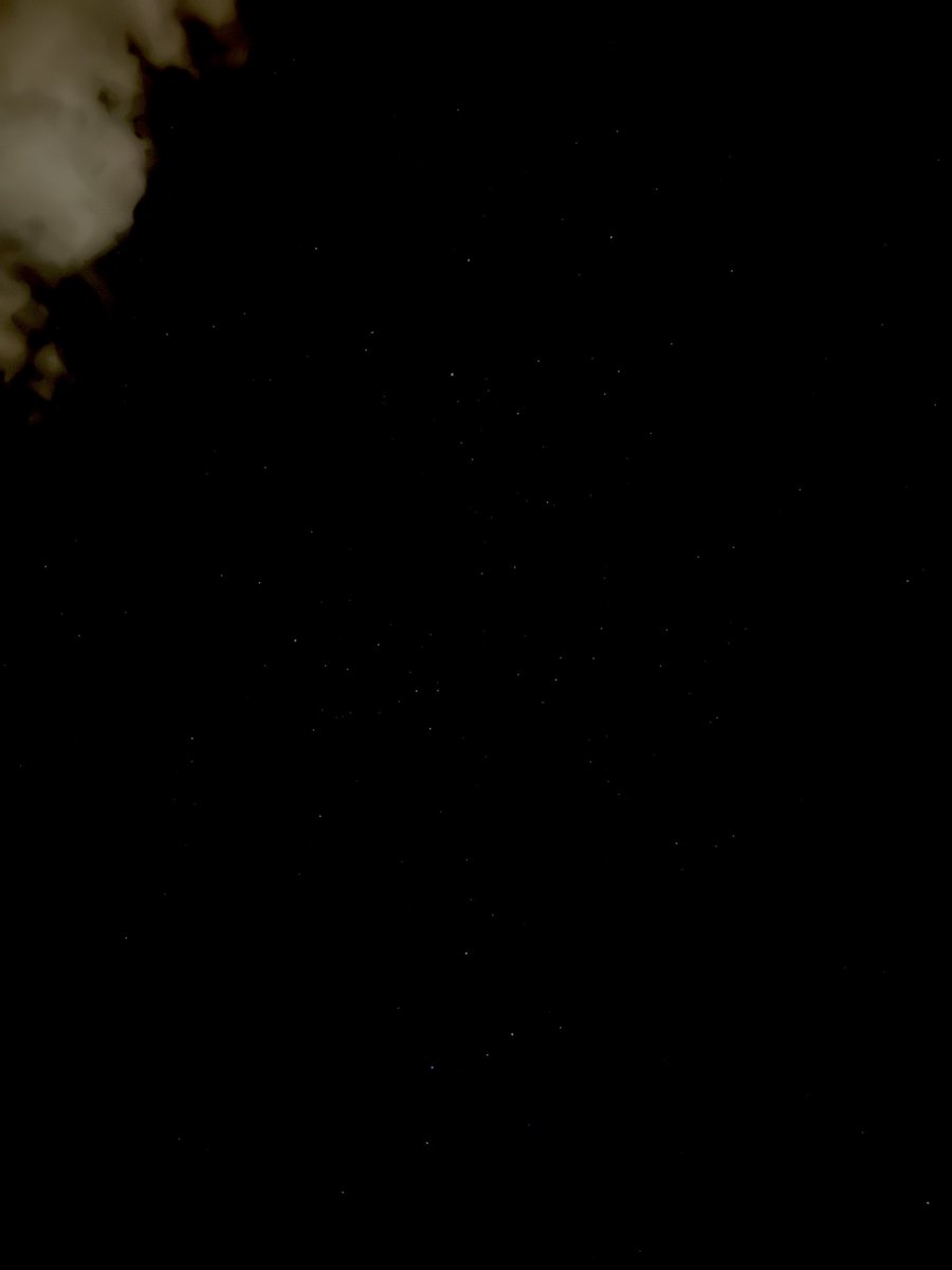 TETUYA_SHIMADA's tweet photo. キャンプ場で一緒に行ってる人達寝ちゃうと退屈よね……

暇なので星空撮影してみた👍🏻

スマホでもしっかり写ってるのね💦

肉眼で見えない星まで写っちゃってるよ🤣 https://t.co/TZ8LbHRClP