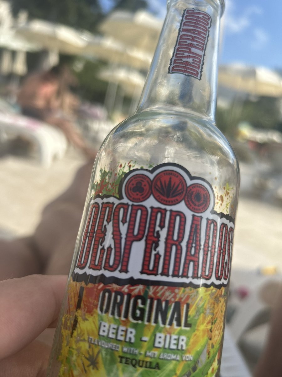 CaptainUnread's tweet photo. Chilling by the pool with amazing weather ☀️

The #radix chart isn't cooperating 😅 Thankfully, it's not the end of the world, but I ran out of Desperados and now I have to walk to the bar. 😂 #PoolsideLife https://t.co/AivbKE9GKp
