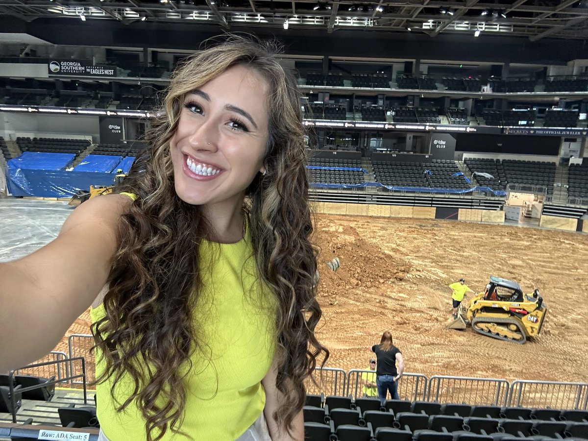 MichaelaReports's tweet photo. Are you ready for Monster Jam this weekend?!They are! And they are rolling in and bringing several truck loads of dirt into @enmarketarena right now! Here is the full interview on how they manage to bring all the action to our city: https://t.co/yOKSsosLq1
@MonsterJam https://t.co/qkiSIZBFZr