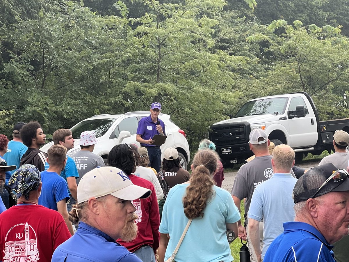 GCSAA_Central's tweet photo. First time at the ⁦@KSUTURF⁩ Field Day and it didn’t disappoint. Excited to talk everything ⁦@TheFirstGreen⁩ @ffa ⁦@JAG_Kansas⁩ with ⁦@eshamet⁩ and ⁦@cooper_leann⁩  WE ARE ALL RECRUITERS!!! https://t.co/6uDlS7pWr5