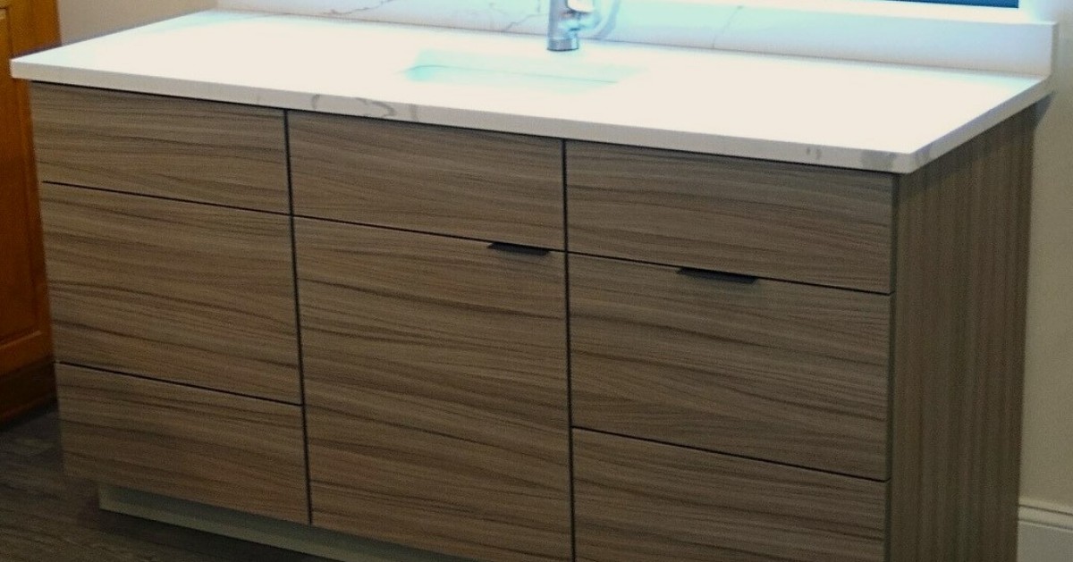ConestogaWood's tweet photo. Custom Interiors Kitchen &amp; Bath shared a picture of a Strata vanity in Palissandro. Our Strata alternative material has a high stability level, making it ideal for high humidity or arid environments. #strata #texture #alternativematerial https://t.co/lS31SAP1JQ