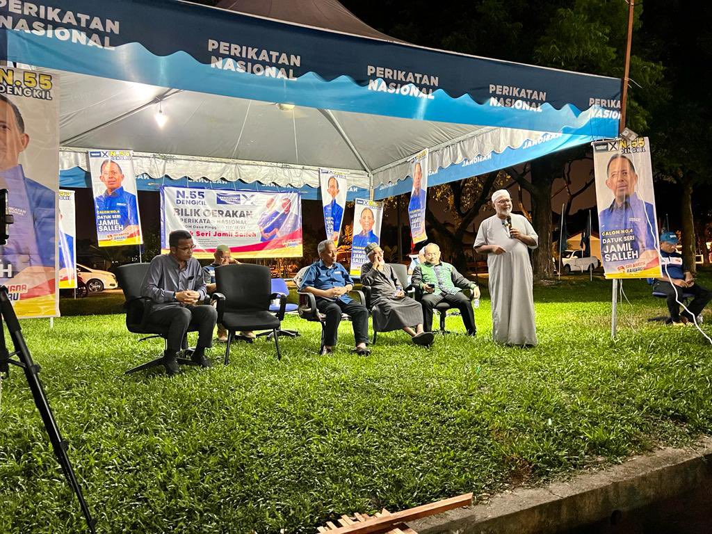 zinmohamed's tweet photo. Turun berkempen bersama calon N.55 Dengkil mewakili Perikatan Nasional dalam Pilihanraya Negeri Selangor ke-15, Dato’ Seri Jamil Salleh dan mantan YDP PAS Sepang, Ir. Mohd Haslin Hassan di PDM Desa Pinggiran Putra. 

#SelangorBaharu #KeluarMengundi #zinmohamed #pomselangor #PNbest #bangsasupermajoriti