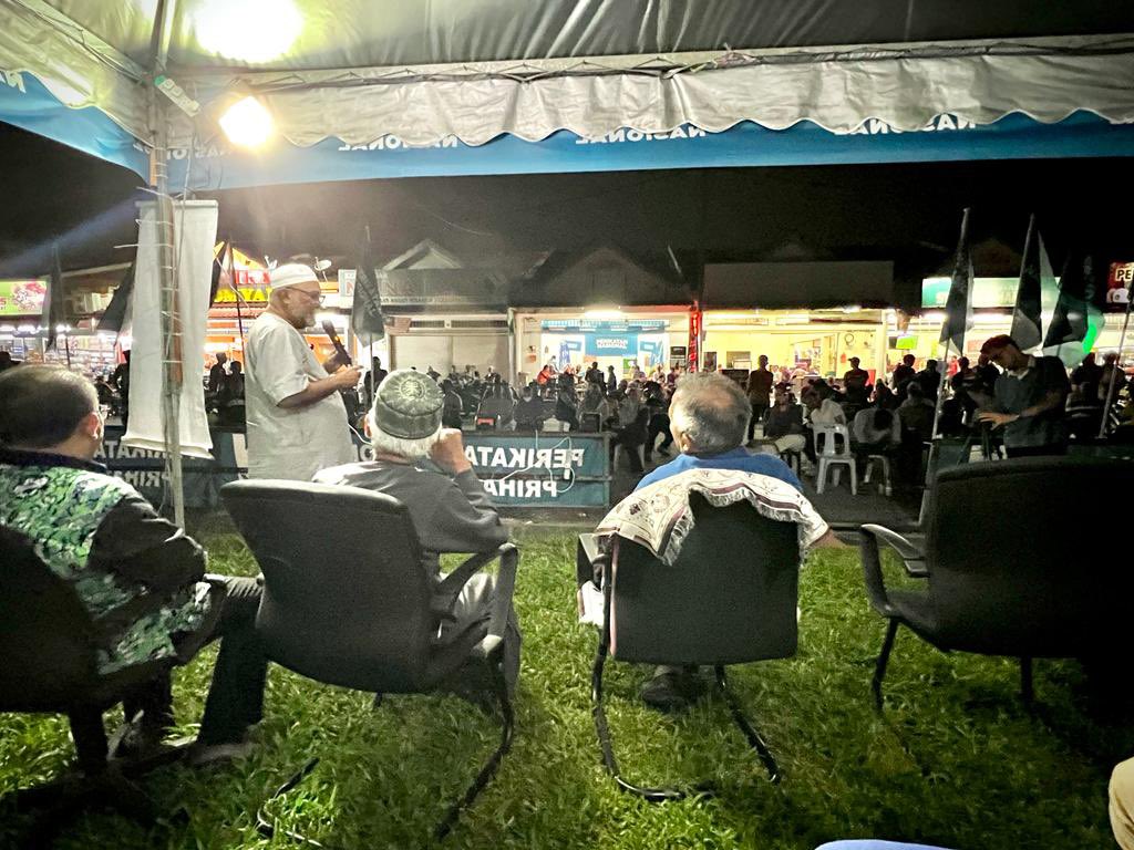 zinmohamed's tweet photo. Turun berkempen bersama calon N.55 Dengkil mewakili Perikatan Nasional dalam Pilihanraya Negeri Selangor ke-15, Dato’ Seri Jamil Salleh dan mantan YDP PAS Sepang, Ir. Mohd Haslin Hassan di PDM Desa Pinggiran Putra. 

#SelangorBaharu #KeluarMengundi #zinmohamed #pomselangor #PNbest #bangsasupermajoriti