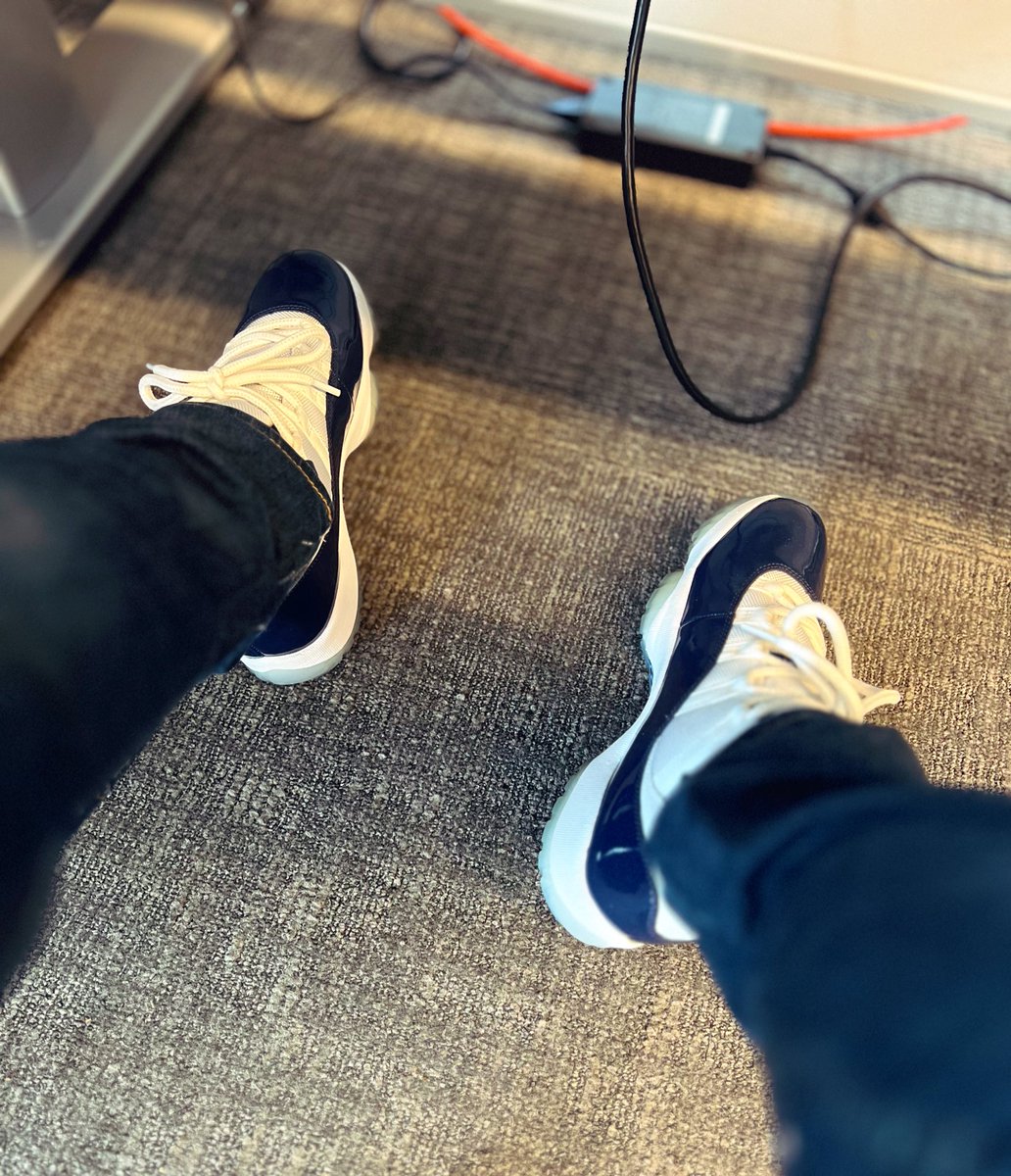 OhThatsTrell's tweet photo. Whatโs on your feet today? ๐
๐: 2017 Air Jordan 11 Retro - โWin Like โ82โ
#WinLike82 #Jordan11s #KOTD #KicksAtWork #OfficeKicks https://t.co/XRnnf7y3ER