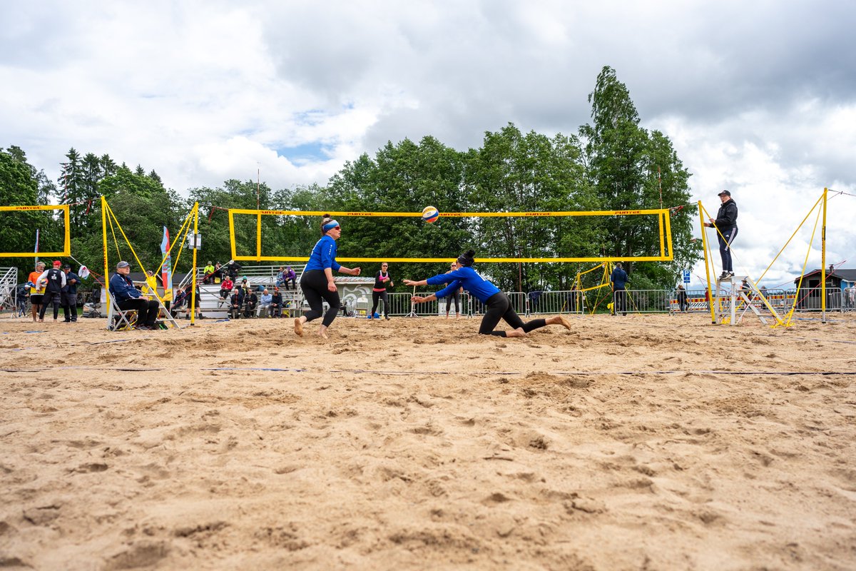 IMGAmasters's tweet photo. You've heard of volleyball and beach volleyball, but have you heard of snow volleyball? 👀❄️🏐 

Take part in the exhilarating game on snow-covered courts at the 2024 Winter Masters Games in Lombardia. 🎉

Register to compete at #Lombardia2024 here 👉 https://t.co/0gfdsItKan https://t.co/d4EcCCkRvq