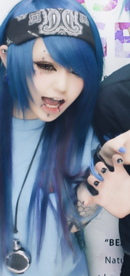 すでに青い
エモヘアーしてたな

#みんなの約8年前の写真を見せて