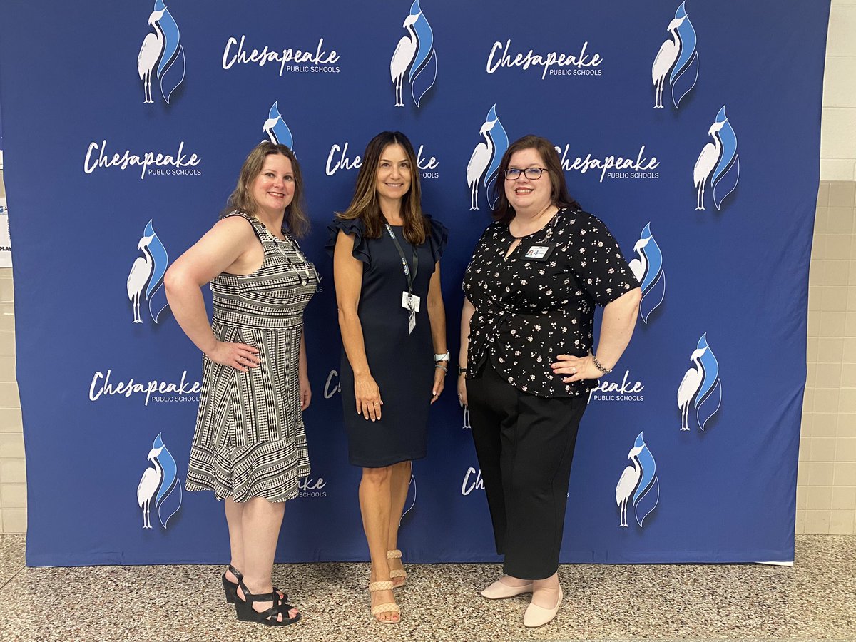 FrancieCooney's tweet image. Day 2 of Empower 23! We are getting our CRA on! #GameonCPS @DrHayes2023 @teach757 @sweat_nancy @CPSteach_learn