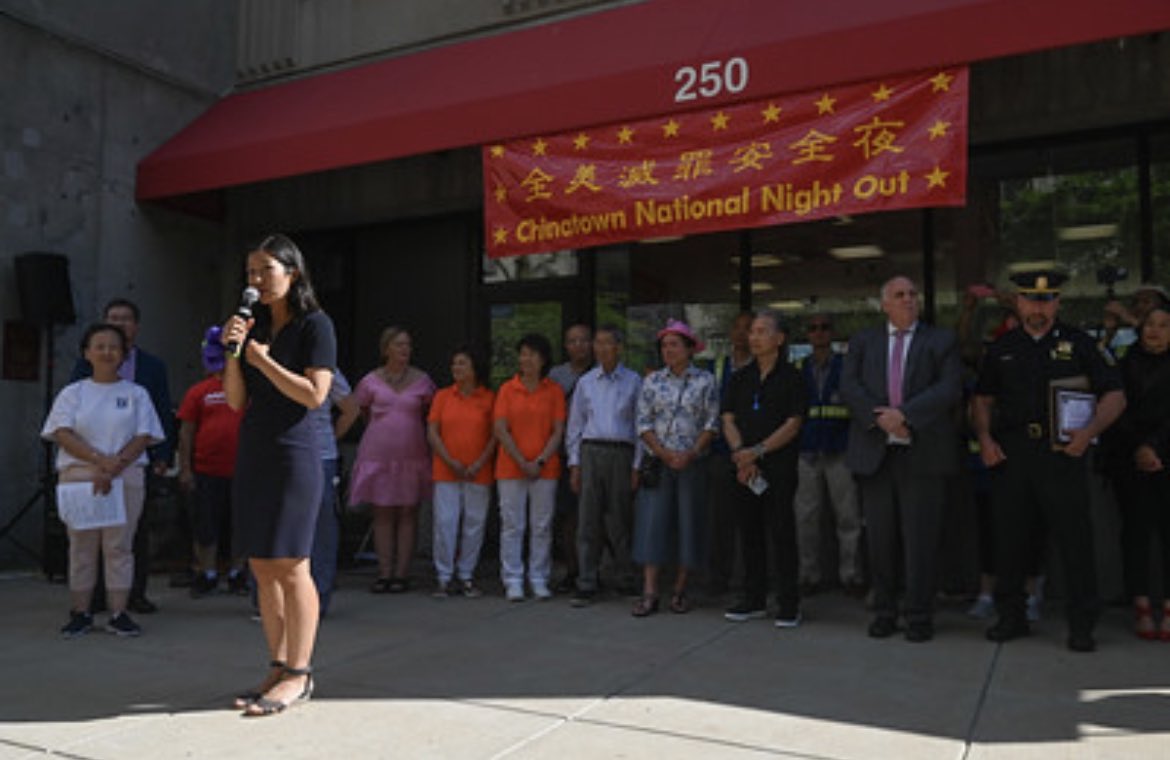 ONS_Chinatown's tweet image. Wonderful time at National Night Out in Chinatown! Thank you to the many residents and dedicated @bostonpolice officers who are constantly working to keep the neighborhood safe.

Congratulations to CCBA for their exceptional community service award! 🎉