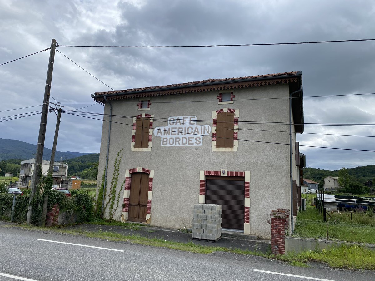 phraynaud11's tweet image. Entre Comminges et Couserans, à Castagnède #couserans #comminges #anciencommerce #enseignevintage @GDeleur