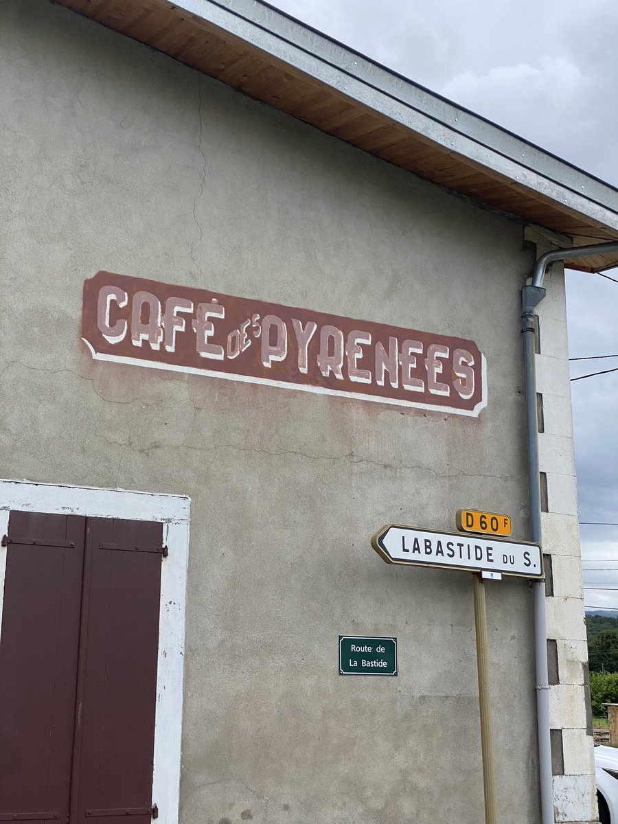 phraynaud11's tweet image. Entre Comminges et Couserans, à Castagnède #couserans #comminges #anciencommerce #enseignevintage @GDeleur