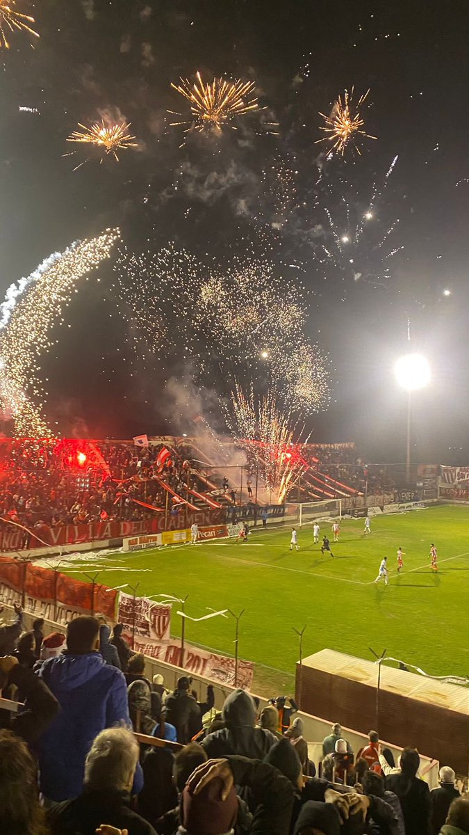 3era categoría del fútbol argentino, peleando el descenso, la fiesta está igual.

Si esto no es una locura, que es?

Dejen fotos y videos de anoche abajo 👇🏼