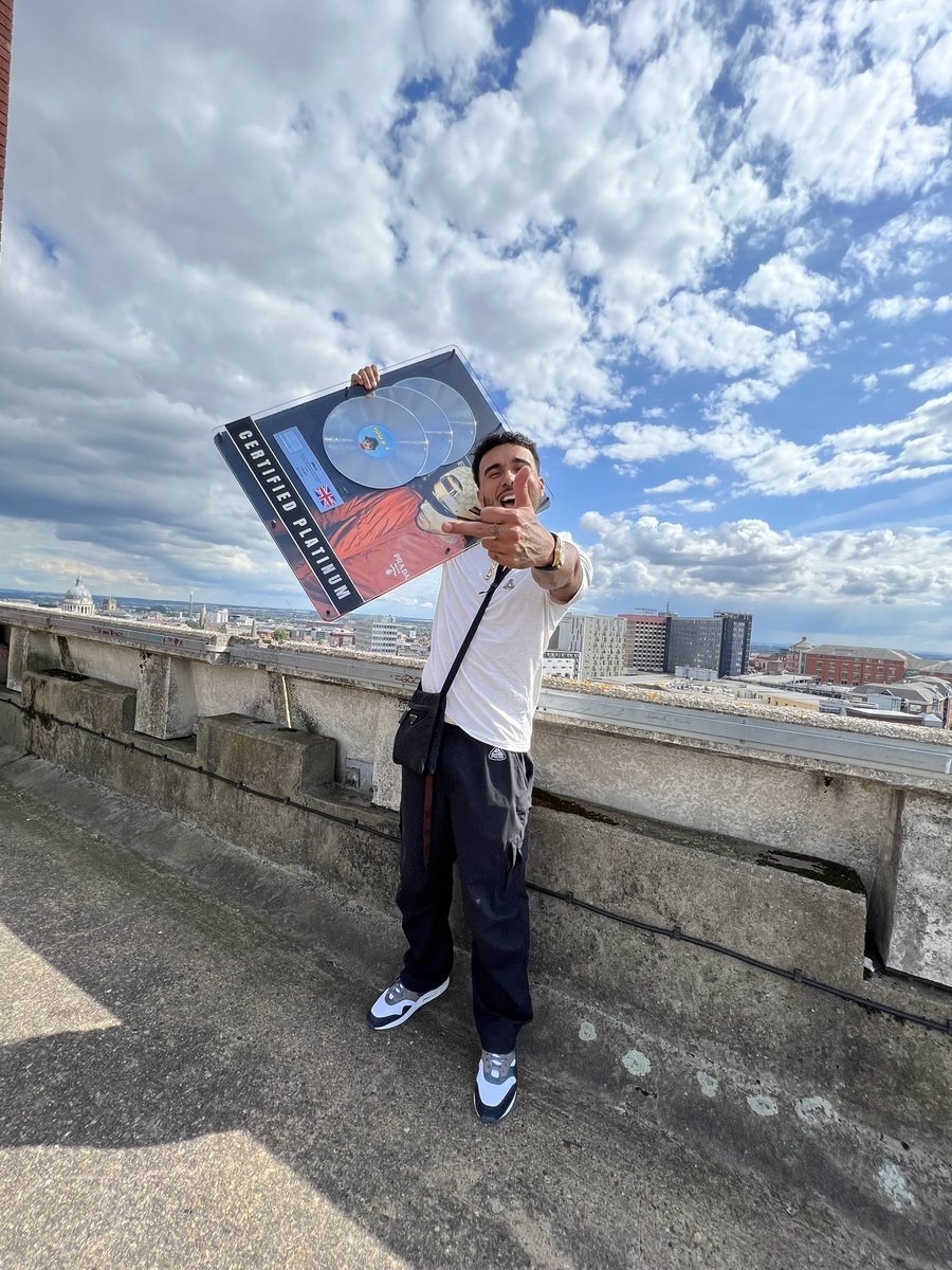 YOU &amp; I - PLATINUM 💿
100,000,000 STREAMS 🎵

THANKYOU 🤍