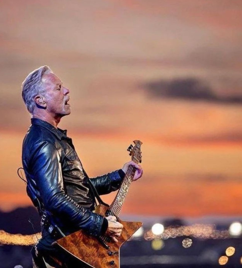 ¡Felices 60 años al mejor frontman del planeta tierra! 🤟
#jameshetfield 
#happybirthdayjameshetfield