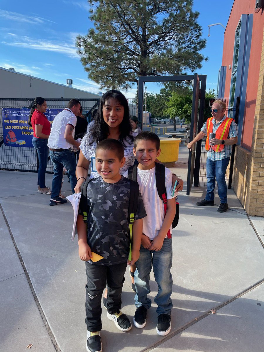 APS_Elementary's tweet photo. Welcome to 2023-24, La Mesa! We ❤️ you! @ABQschools #APSStartingLine https://t.co/UHNnUZ3MEW