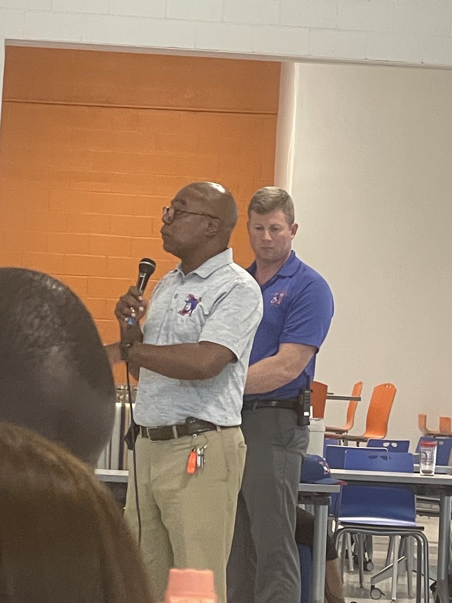 HorizonRNE's tweet photo. Discipline Matters: Dr. Alridge and Mr. Clark share best practices to avoid school/class disruptions. #BehaviorInterventions @RNECavaliers @mark1_sims @dfowler27 @RNEAthletics @Cavplex @PCA_RNE @rnestugov https://t.co/2t9W4uqeIZ