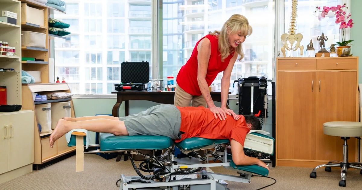 DrJanakiEBerman's tweet photo. My patients leave the office feeling better physically than they did when they arrived. If you’d like to join the party, all you have to do is call (808) 225-2120. #DrJanakiBermanWaikikiChiropractor #Chiropractor https://t.co/XYpXFXwnut