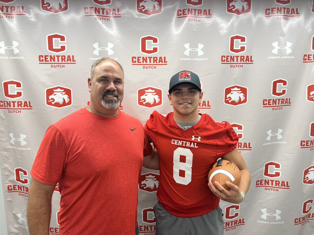 Had a great visit at Central College, and very excited to have received a roster spot. Thank you so much to all the coaches for having me and pops out! <a href="/Max_Race/">Max Race</a> <a href="/coachmaiuri/">Ryan Maiuri</a> <a href="/mac4fb/">Jeff McMartin</a> <a href="/CentralCollege/">Central College</a> <a href="/HawksMaine/">Maine South Hawks Football</a>