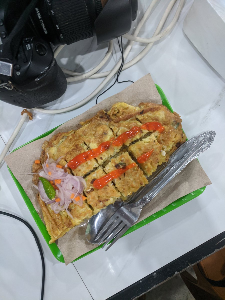 peunajoh's tweet photo. Mana yang lebih bisa disebut sebagai upgrade level dari Martabak telur, Martabak Mie atau Martabak dengan Kuah Kari? #martabak https://t.co/TvqSgz2JkX